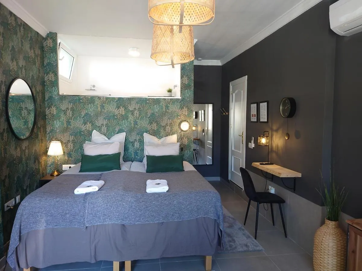 Carmen Rooms -- Boutique B&B By The Sea 内尔哈